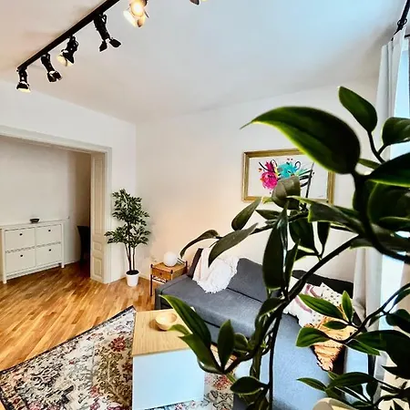 Apartment Artika - Chic & Sunlit In Downtown *