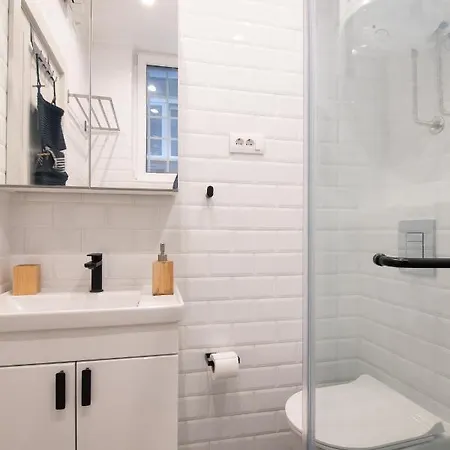 Apartment Artika - Chic & Sunlit In Downtown *