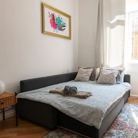 Artika - Chic & Sunlit In Downtown Apartment Belgrade