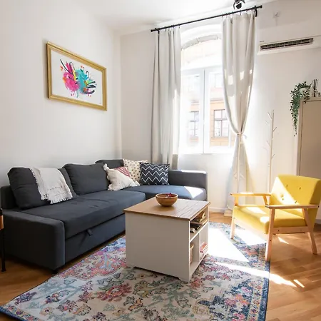 Apartment Artika - Chic & Sunlit In Downtown *